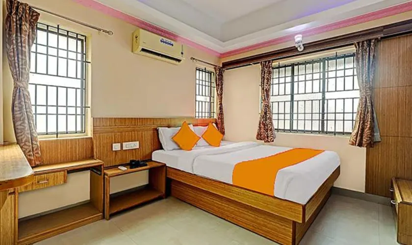 Fabexpress Sakthi Inn - Image 1