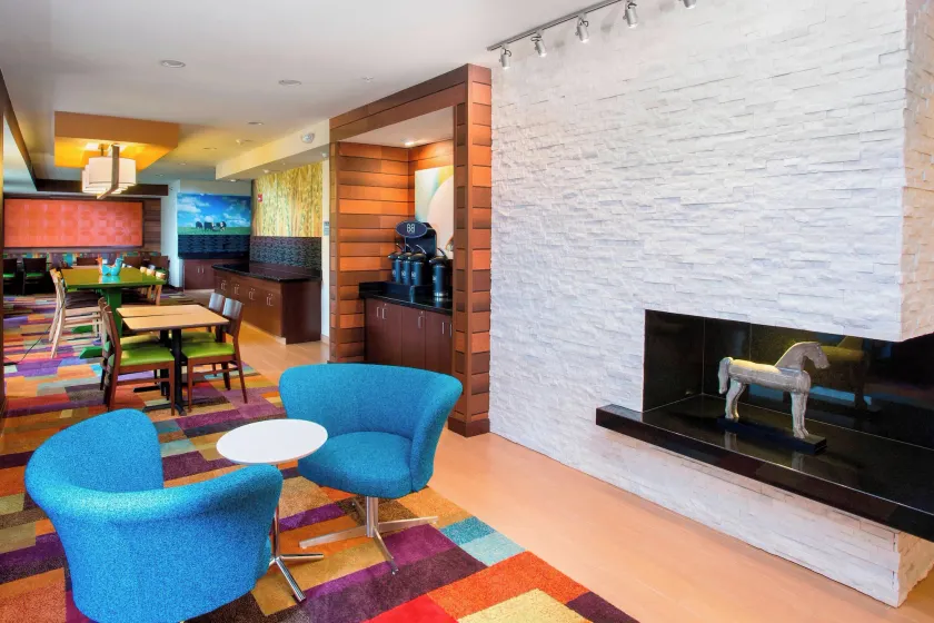 Fairfield Inn & Suites by Marriott Quincy - Image 1