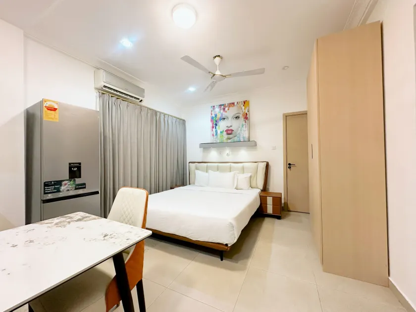 Golden Crystal Hotel - Image 1