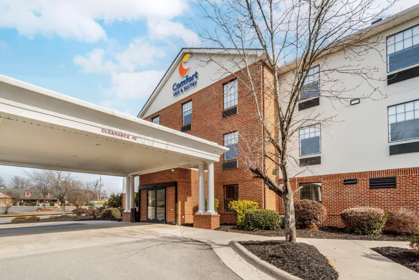 Comfort Inn & Suites Lexington South - Image 1