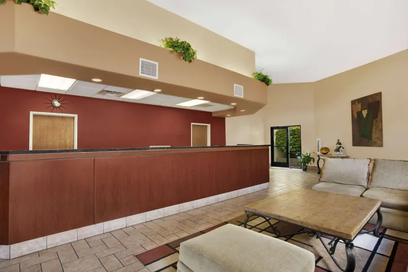 Days Inn by Wyndham Globe - Image 1