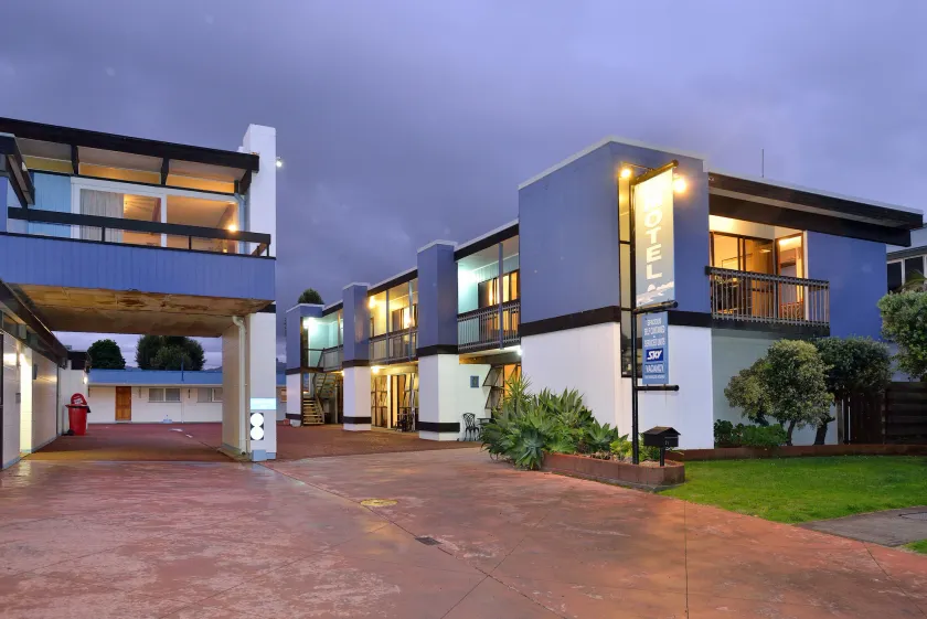 Waikanae Beach Motel - Image 1