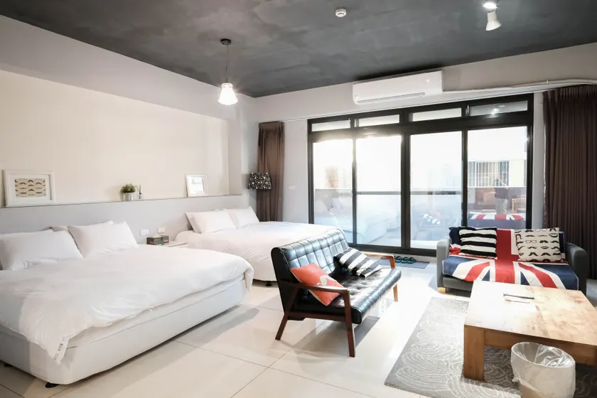 Huzi Room - Image 1