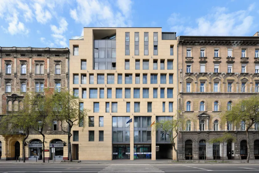 Akeah Verdi Budapest - Image 1