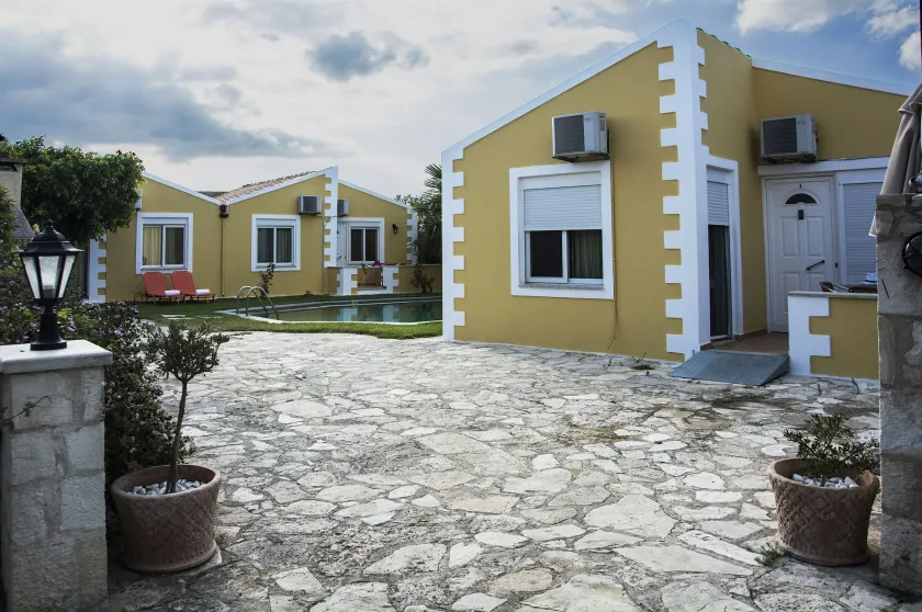 Plakalona Apartments - Image 1