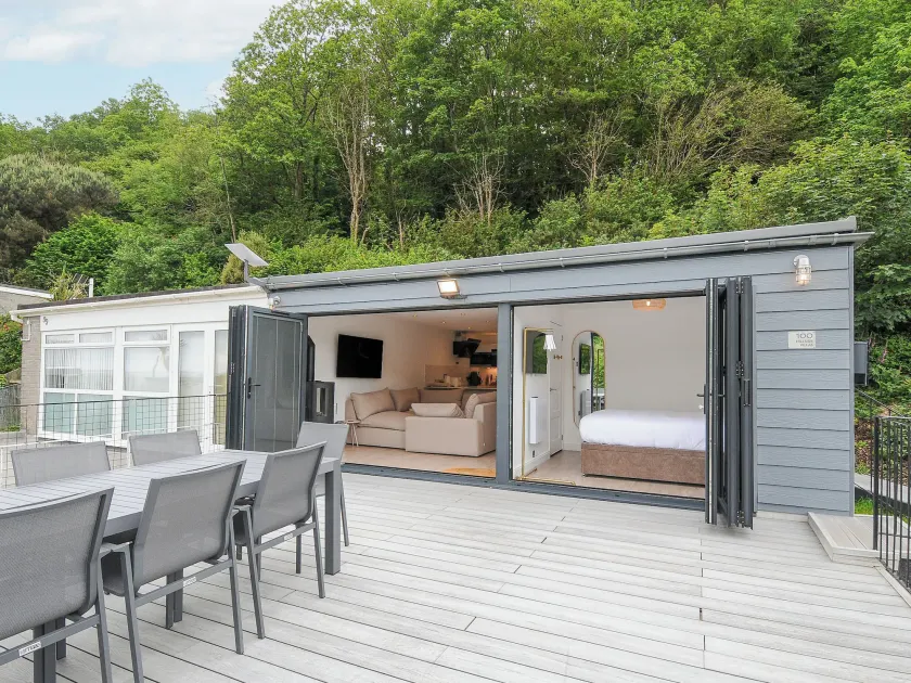 100 Hillside Villas - Image 1