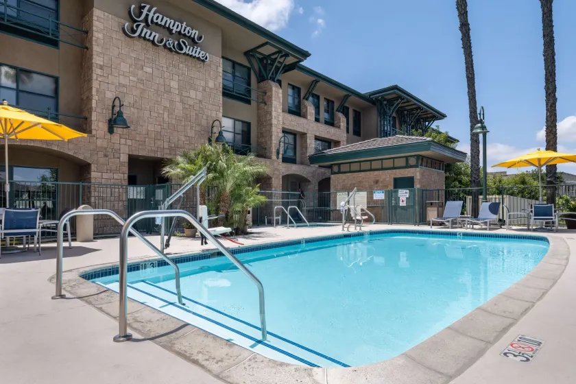 Hampton Inn & Suites Agoura Hills - Image 1