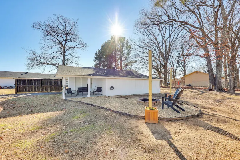 Pet-friendly Studio w/ Yard & Fire Pit in Vilonia! - Image 1