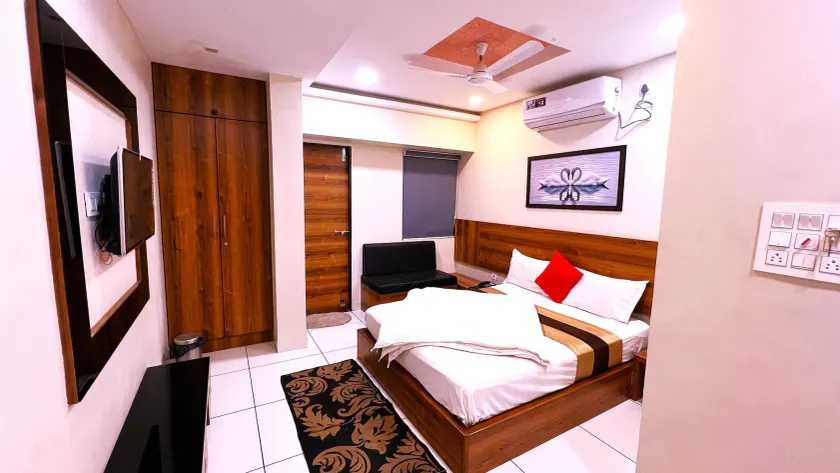 Hotel Vandana Palace - Image 1