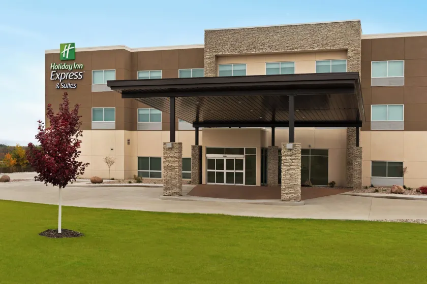 Holiday Inn Express & Suites - Beaver Dam by IHG - Image 1