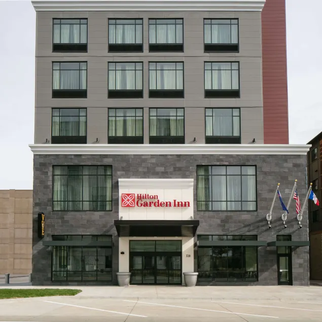 Hilton Garden Inn Iowa City Downtown University - Image 1