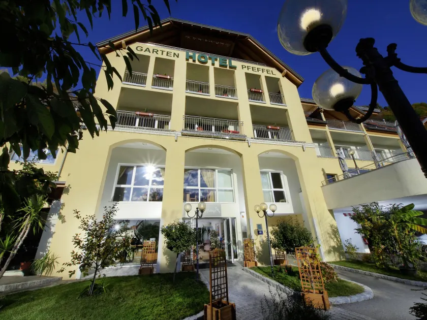 Gartenhotel & Weingut Pfeffel Dürnstein - Image 1