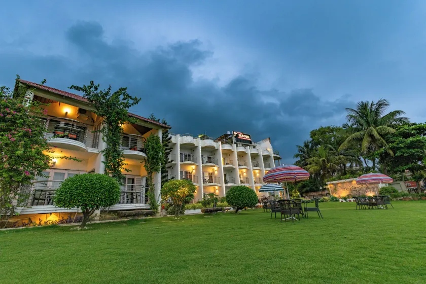 Hotel Seagull - Image 1