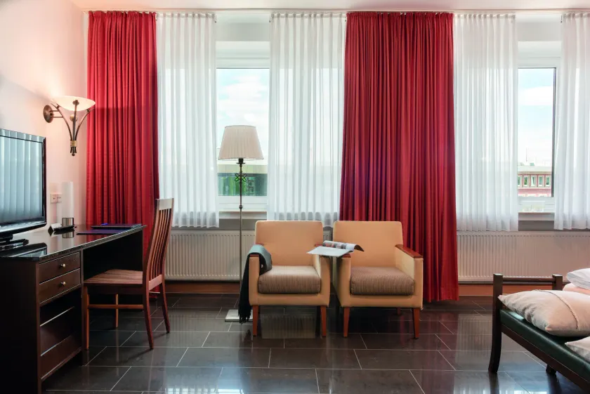 Hotel Conti Am Hauptbahnhof - Image 1