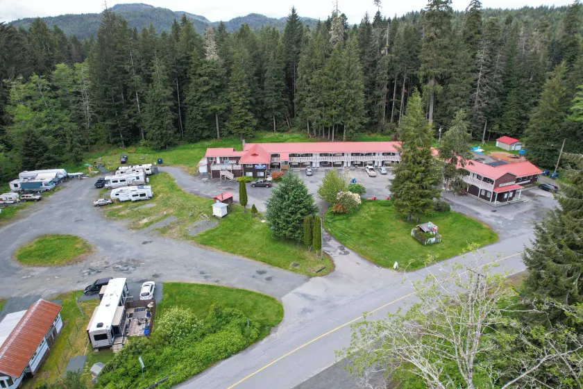 Pioneer Inn by the River - Image 1