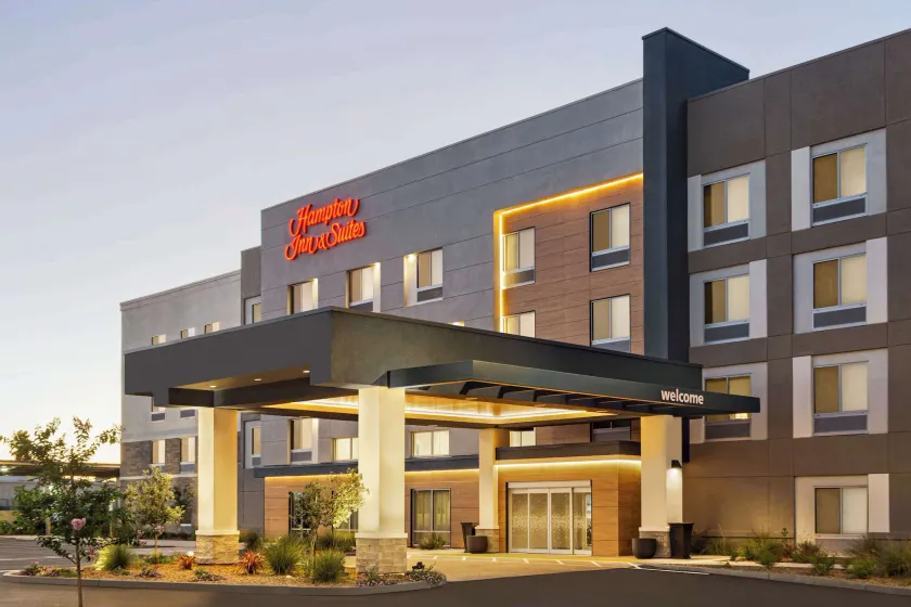 Hampton Inn & Suites Oroville - Image 1