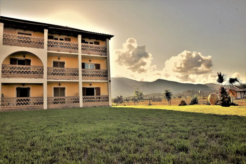 Elpida Hotel - Image 1