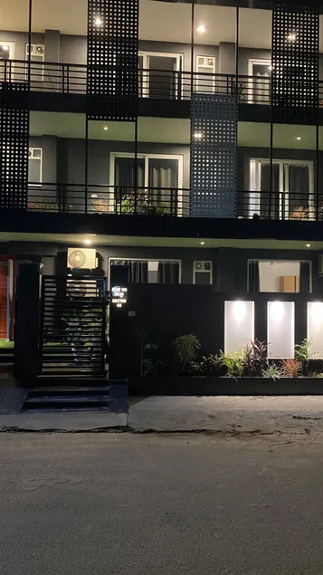 BK Studio And Rooms Near Huda City Centre - Image 1