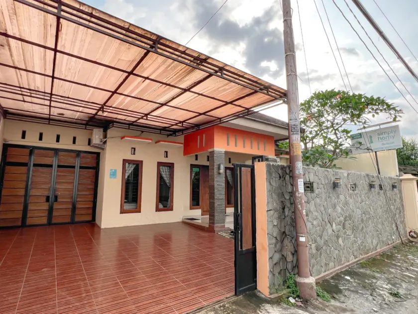 Homestay Syariah Sawitsari Dekat Pakuwon Mall dan UGM by Simply Homy - Image 1