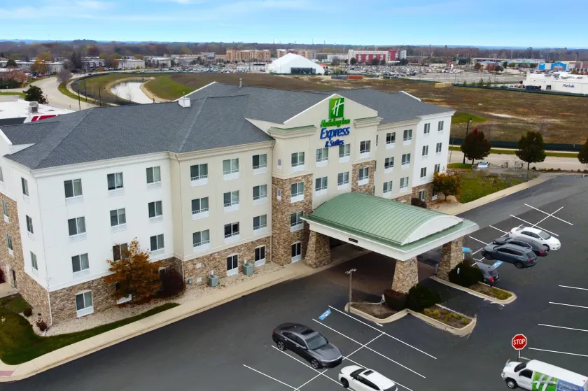 Holiday Inn Express Hotel & Suites Waukegan/Gurnee by IHG - Image 1
