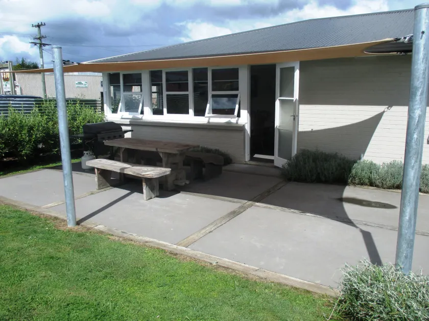 FatOwl Motel, Bar & Eatery - Image 1