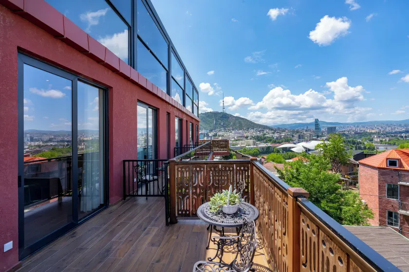Iris Hotel - Image 1