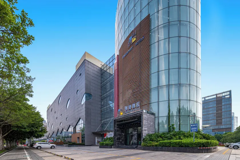 Trendy Romantic Hotel Science City Metro Station Branch - Free Deliver Service to Guangzhou Baiyun International Airport & Free Deliver Service to Canton Fair Complex During Canton Fair Period - Image 1