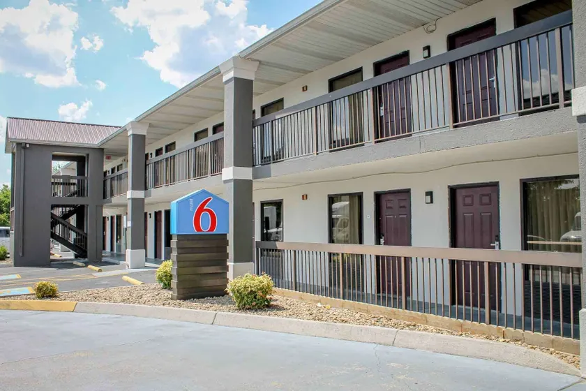 Motel 6 Knoxville, Tn - East - Image 1