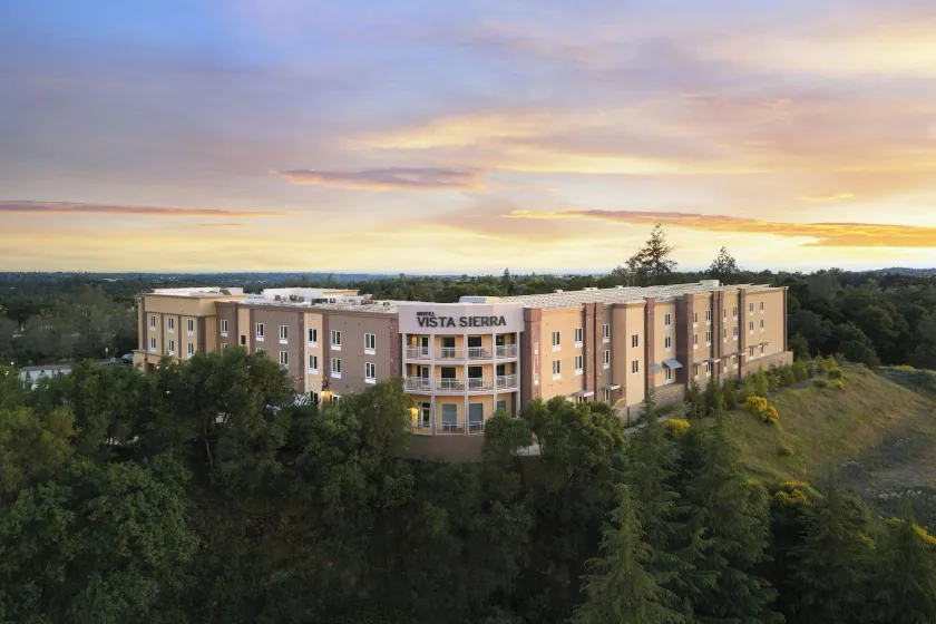 Hotel Vista Sierra - Image 1