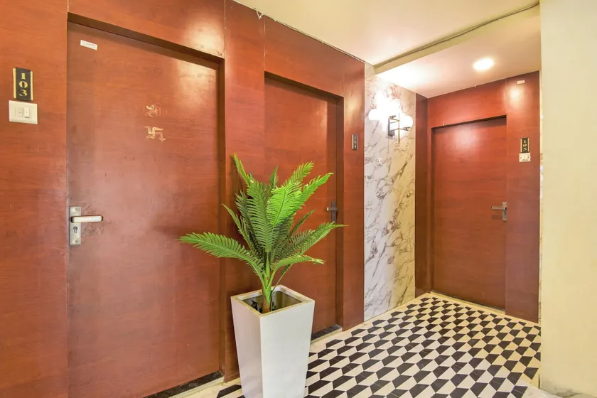 THE Solitaire Residency - Lobby