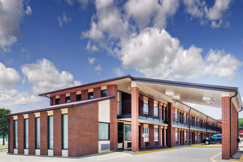 Super 8 by Wyndham Chattanooga Ooltewah - Image 1