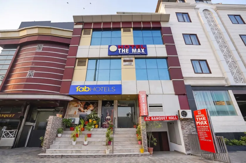 FabHotel The Max - Image 1