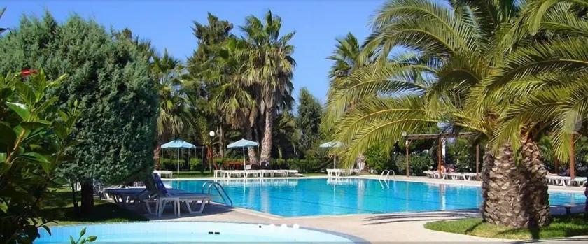 Nina Beach Hotel - Image 1