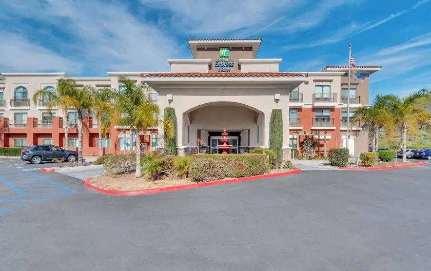 Holiday Inn Express Hotel & Suites Lake Elsinore by IHG - Image 1