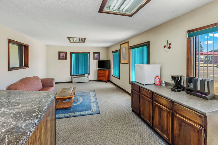 DELUXE INN - Reception