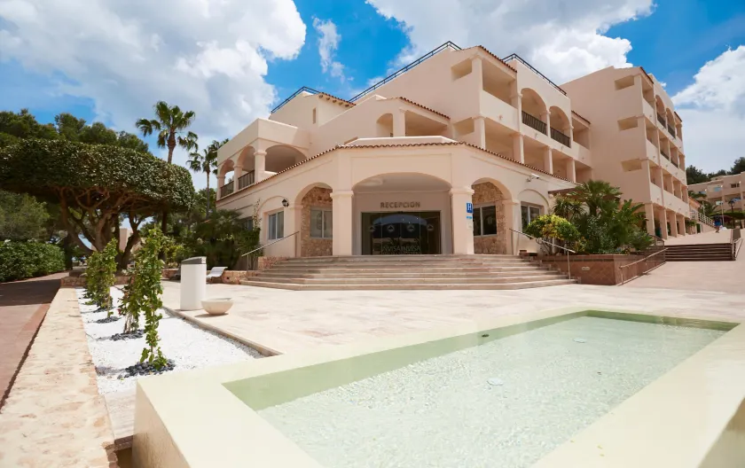 Invisa Hotel Club Cala Blanca - Image 1