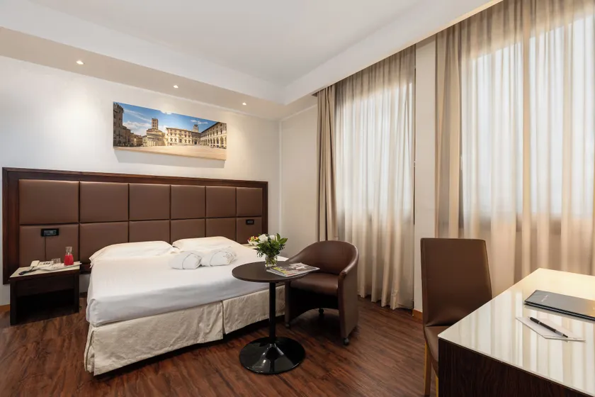 Hotel Minerva - Image 1