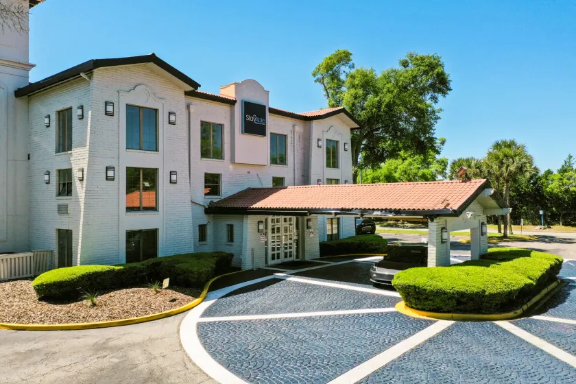 Stayable Jacksonville North - Image 1