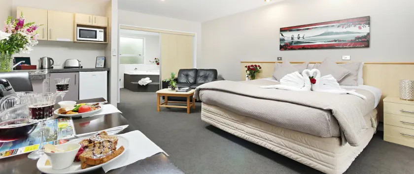 Arthur's Court Motor Lodge - Image 1