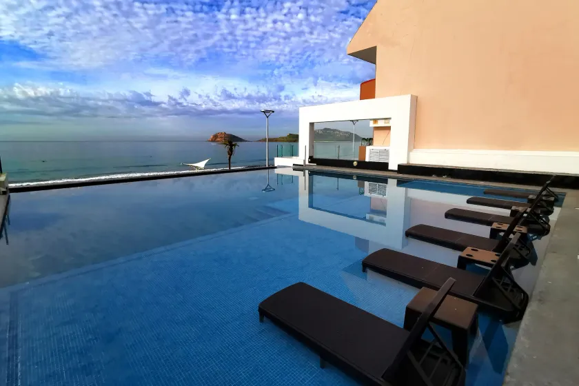 Coral Island Beach View Hotel - Image 1