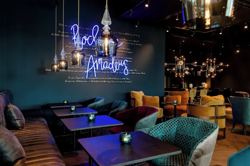 Motel One Salzburg-Mirabell - Image 1