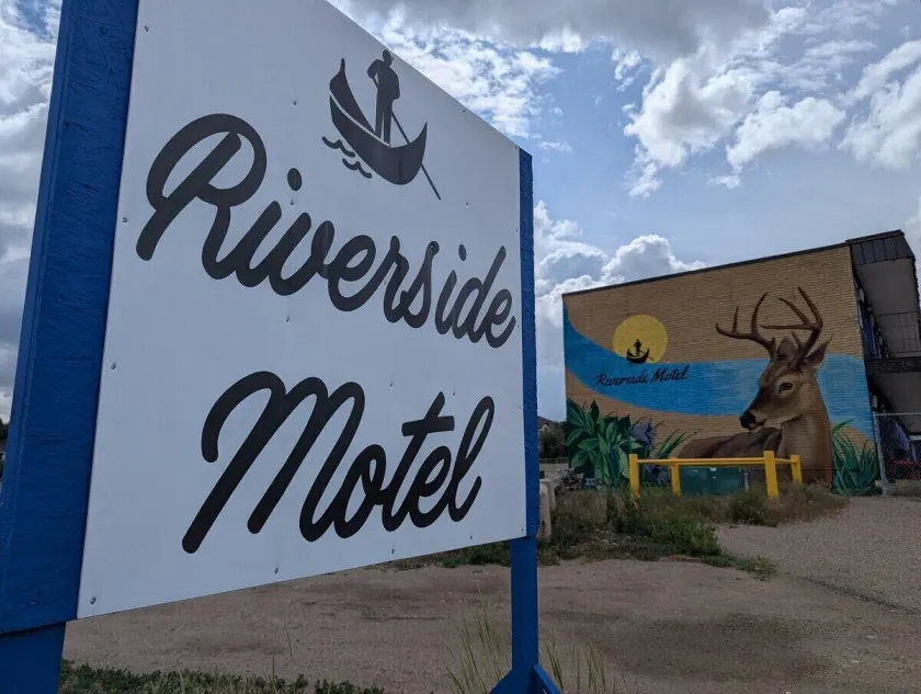 Riverside Motel and Suites - Image 1