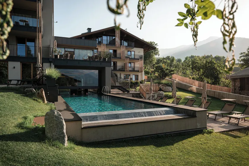 Maraias - Luxury Suites & Apartments - Image 1