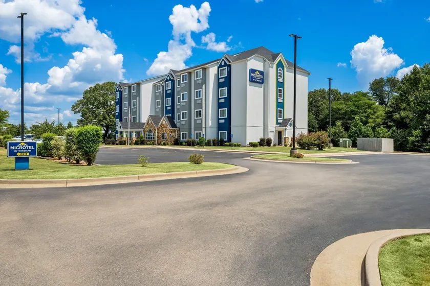 Microtel Inn & Suites by Wyndham Searcy - Image 1