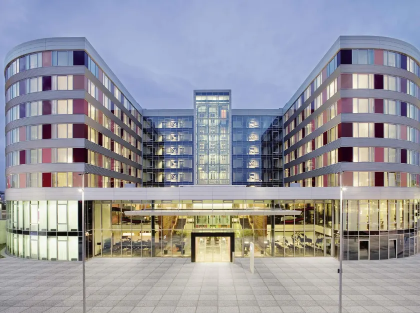 MÖVENPICK Hotel Stuttgart Airport - Image 1