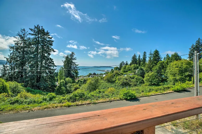 Bay City Home w/ Gorgeous Bay Views From Deck - Interiør