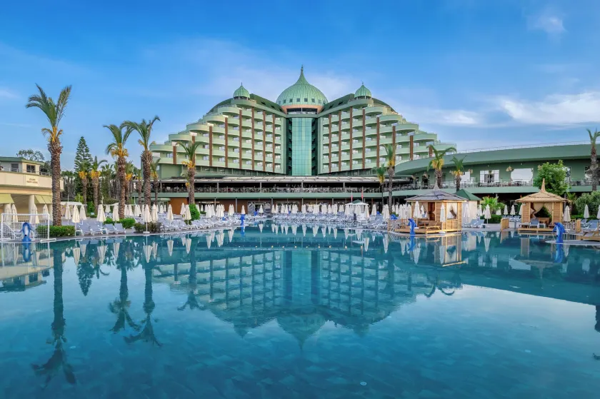 Delphin Palace Hotel - Image 1