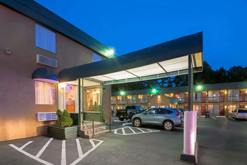 Travelodge by Wyndham Beckley - Image 1