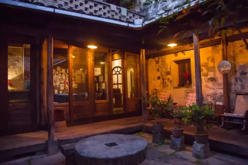 Pig's Inn Huangshan Xidi - Image 1