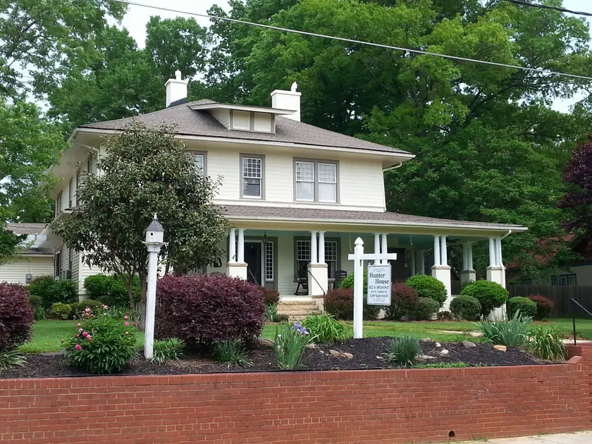 Hunter House Bed and Breakfast - Image 1